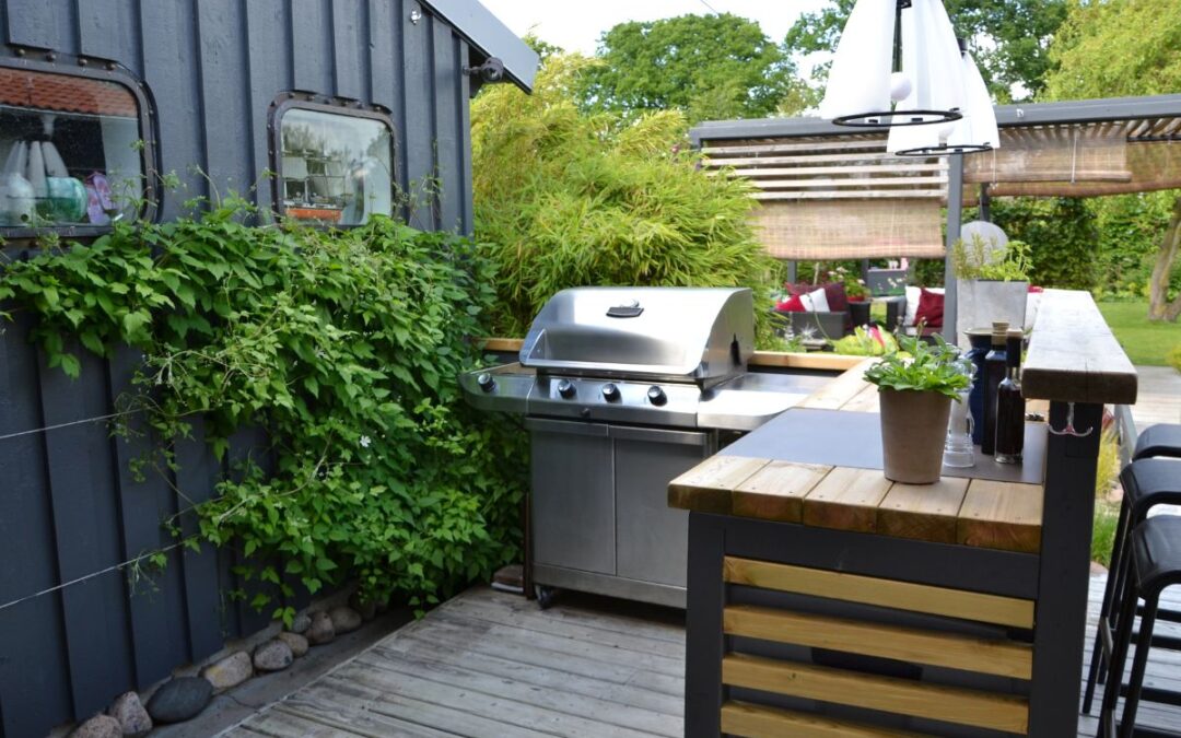 8 Trendy Outdoor Kitchens In Pergolas You Should Take A Look At
