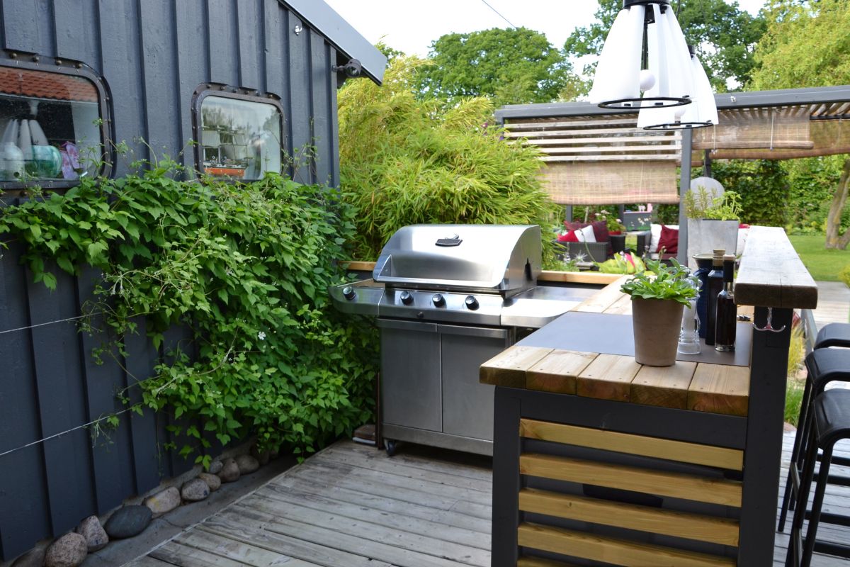 Framing An Outdoor Kitchen With Wood Things To Consider (1)