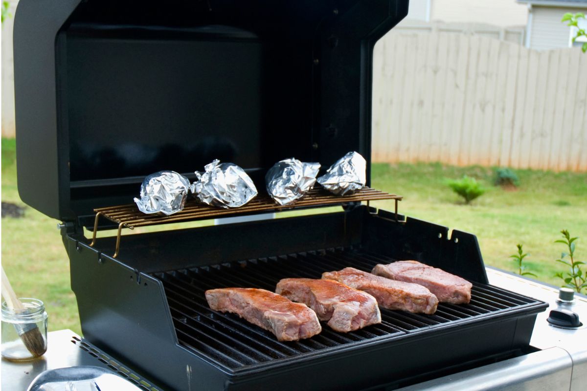 https://outdoorkitchenguy.com/wp-content/uploads/How-To-Clean-A-Traeger-Grill.jpg