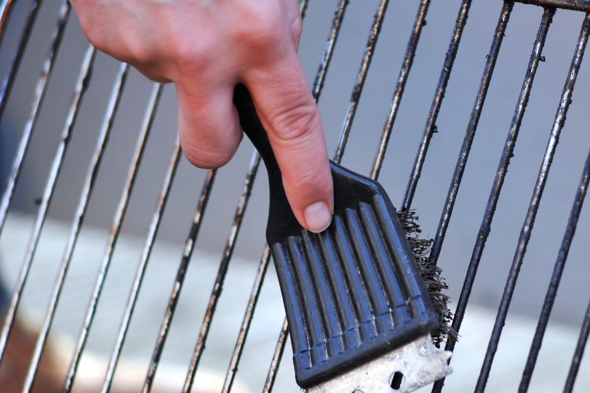 How To Put Out Charcoal Grill (1)